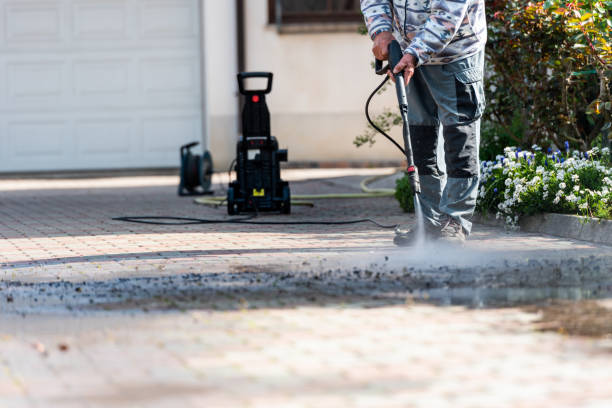 Best Garage Pressure Washing  in Le Mars, IA