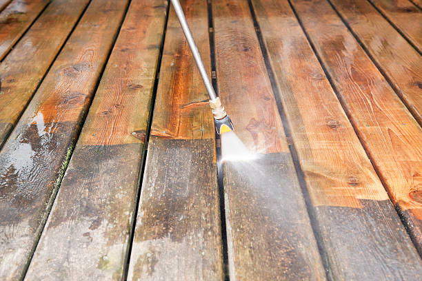 Best Deck Pressure Washing  in Le Mars, IA